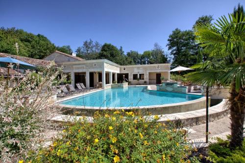 Ancien Moulin Renove Proche de Bordeaux in Carignan, France