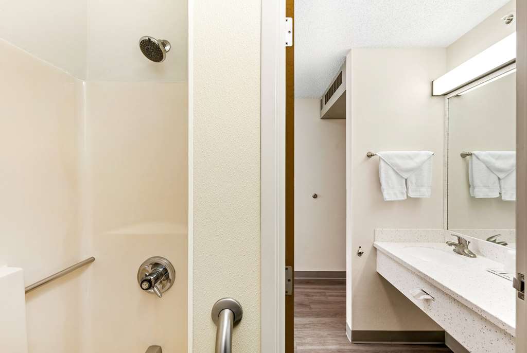 Days Inn by Wyndham Great Falls - photo 41