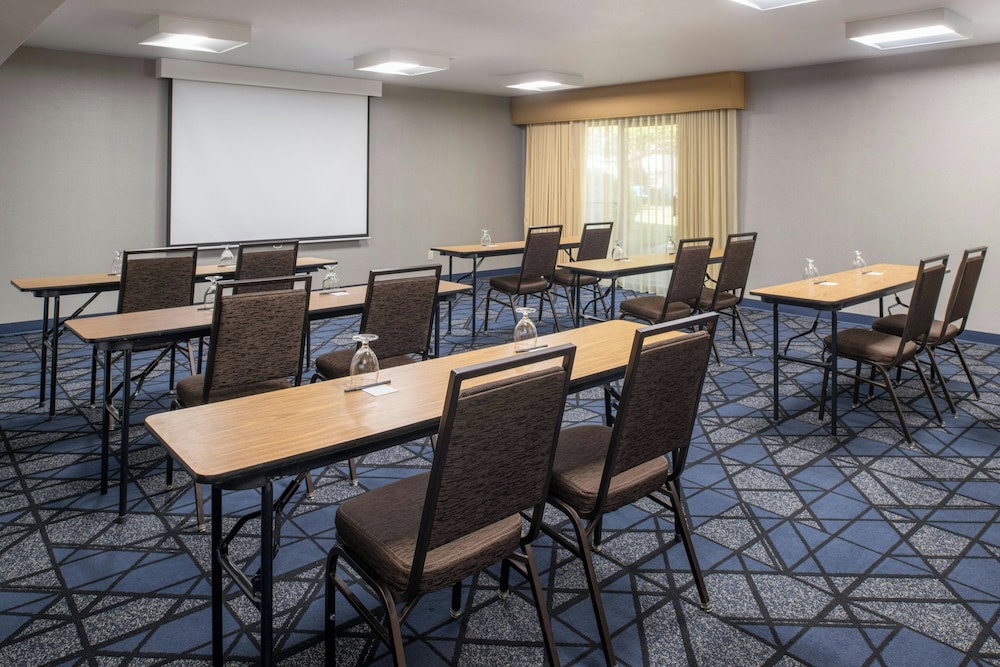 Courtyard by Marriott Vacaville - photo 41