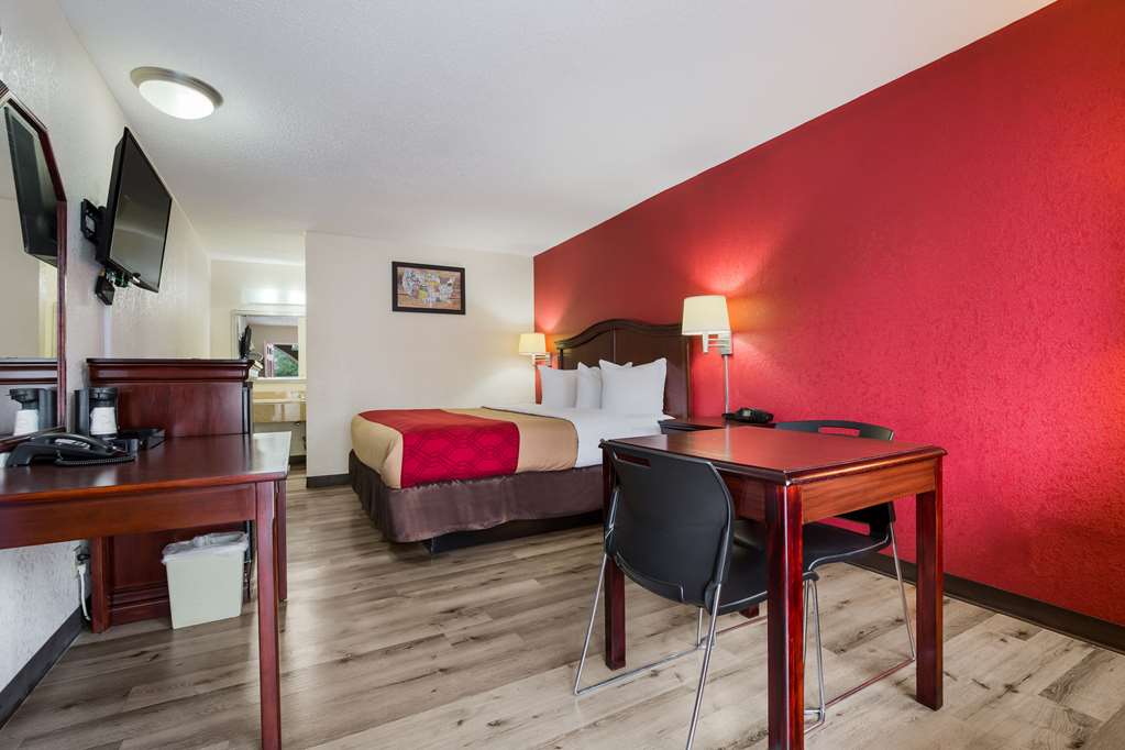 Econo Lodge Williamsburg Historic Area - photo 16