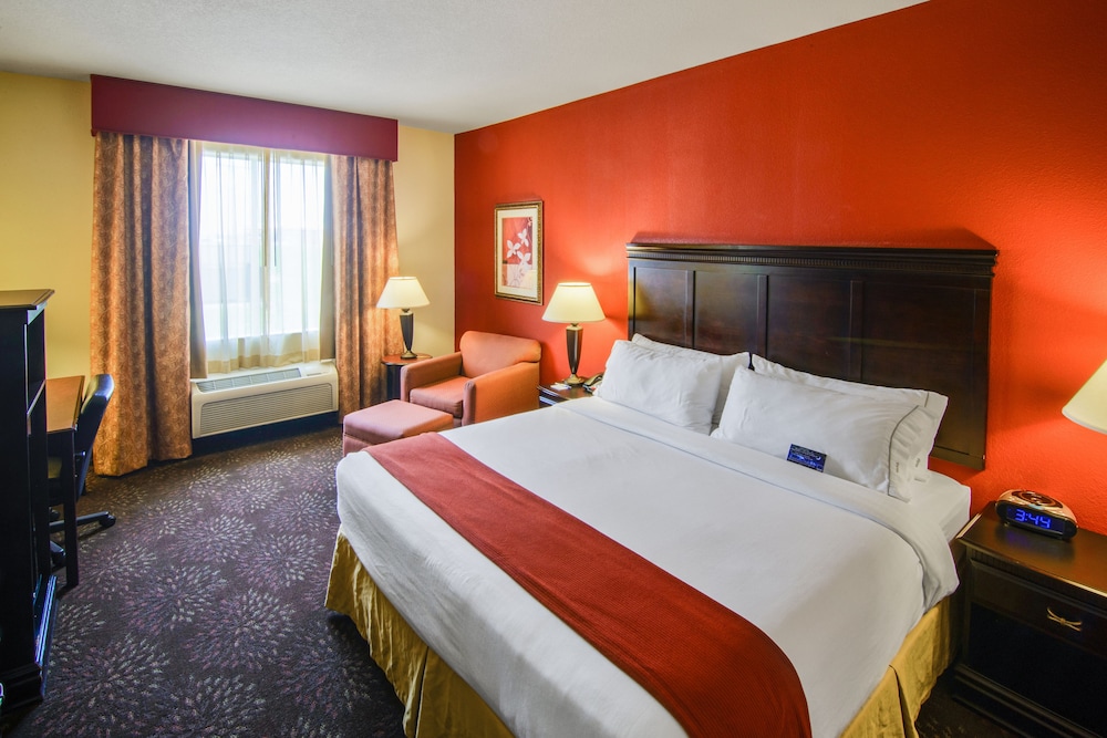 Holiday Inn Express Hotel & Suites Terrell by IHG - photo 10