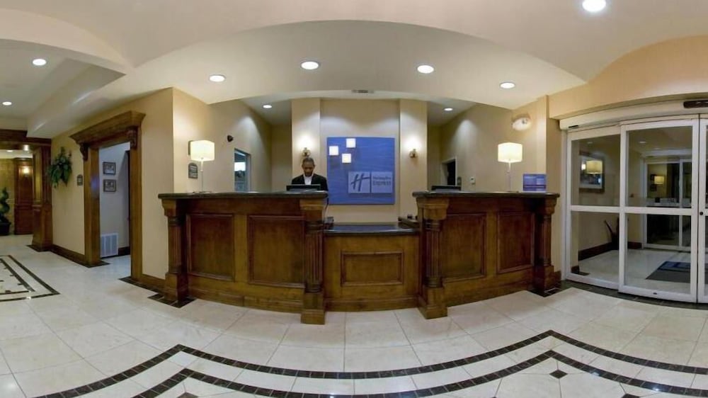 Holiday Inn Express Hotel & Suites Vernon College Area an IHG Hotel - photo 2