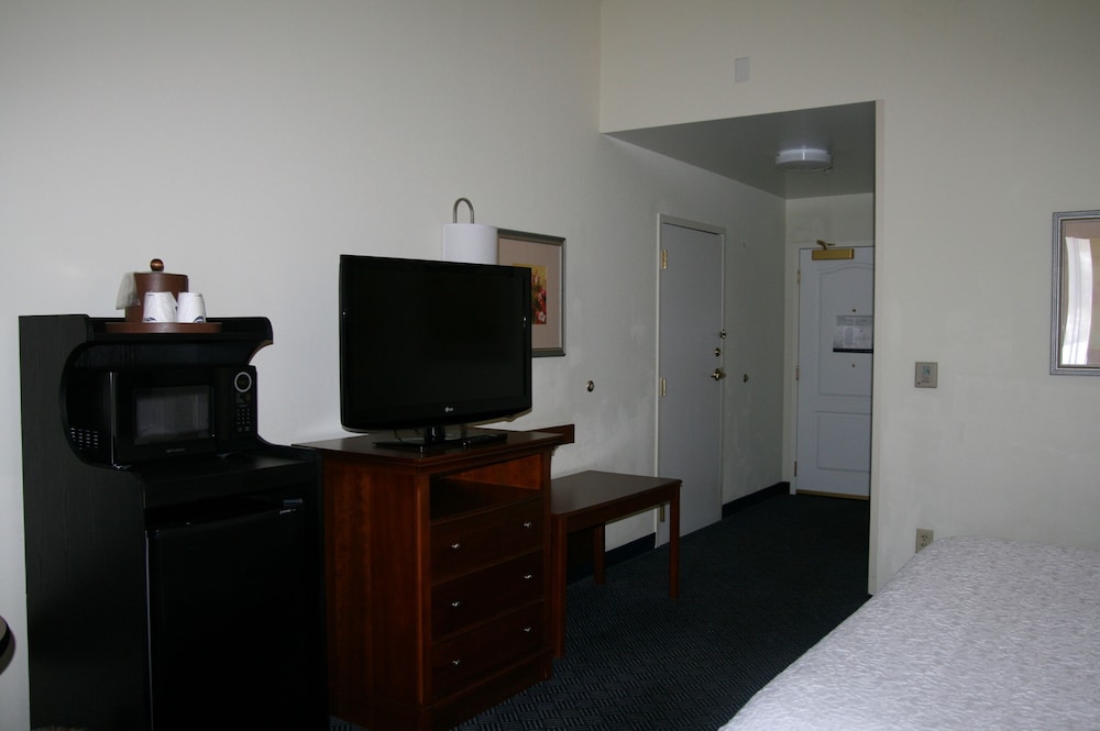 Hampton Inn Pine Grove - photo 26