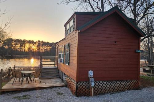 Wheeler Lake Sunset Retreat 1 in Hillsboro, United States