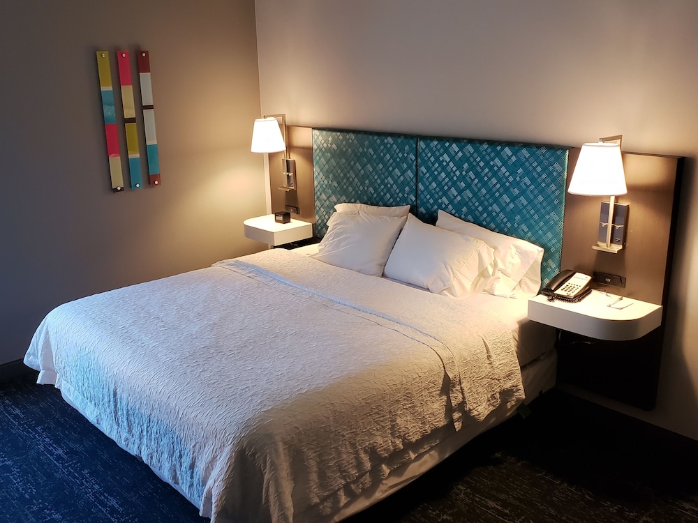 Hampton Inn & Suites Newtown - photo 53