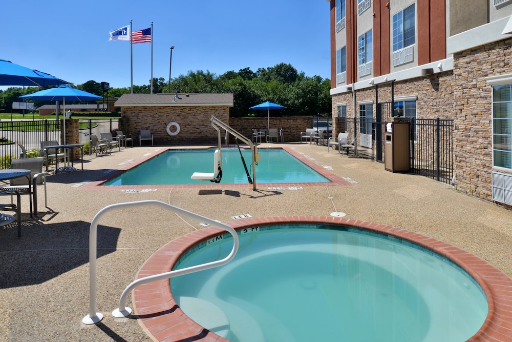 Holiday Inn Express & Suites Carthage by IHG - photo 52