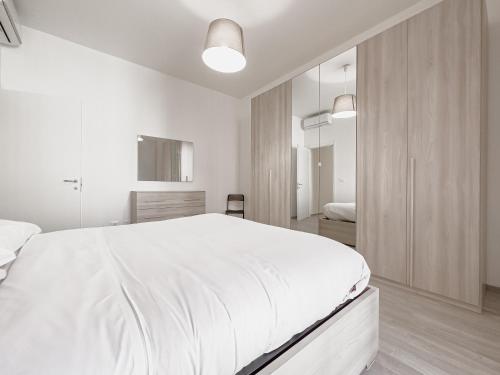 Realkasa Mura del Borgo di San Pietro — 4-Star Luxury Hotel in Bologna, Italy