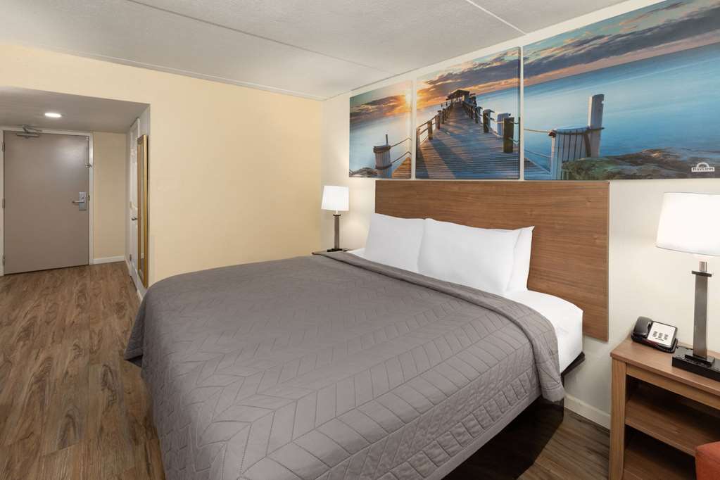 Days Inn by Wyndham Biloxi Beach - photo 23