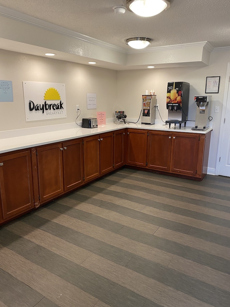 Days Inn & Suites by Wyndham Mobile - photo 25