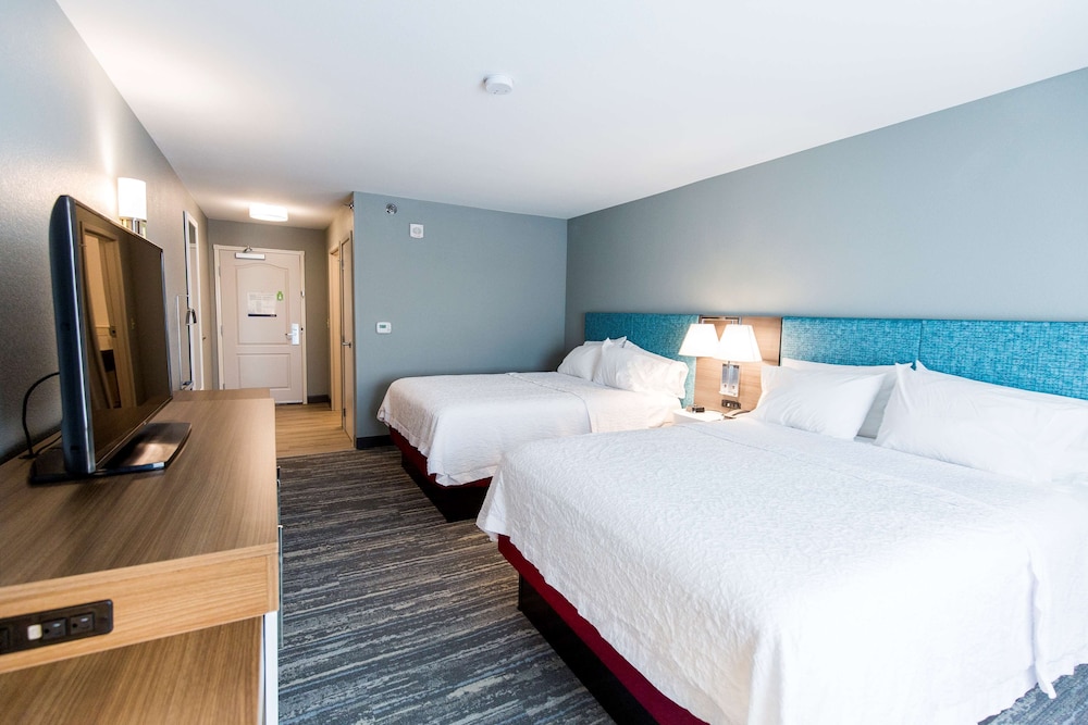 Hampton Inn Bismarck - photo 14