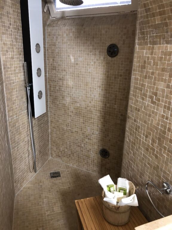 Dardenne Appt 2 Personnes — 4-Star Luxury Hotel in Uzes, France