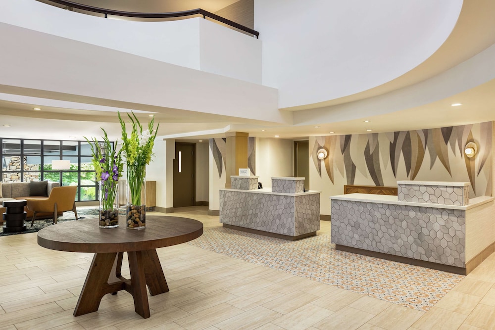 Hilton Garden Inn Monterey - photo 8