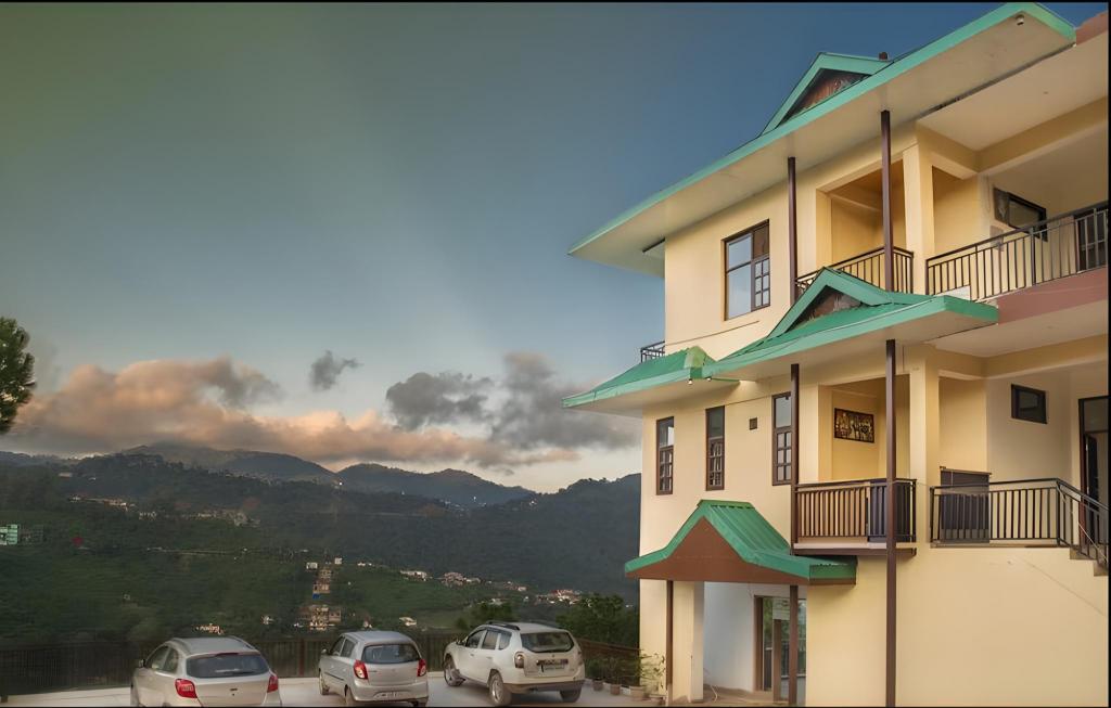 Kasauli Greens Homestay — 4-Star Luxury Hotel in Dharampur, India
