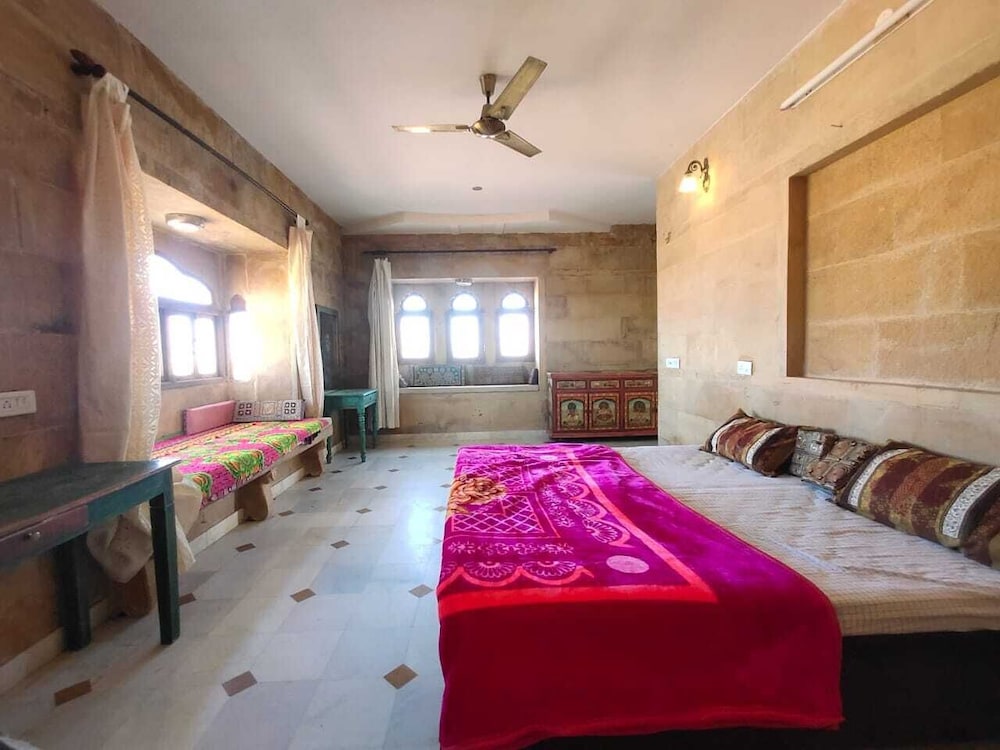 Khushbu haveli hotel and restaurant in Pokaran, India