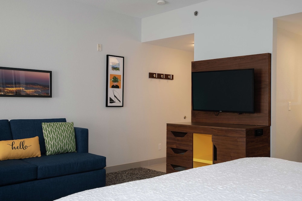 Hampton Inn & Suites Los Angeles Sherman Oaks - photo 28