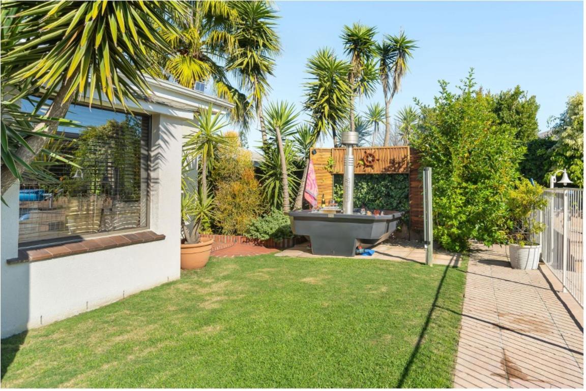 Meerendal Cottage Affordable Luxury Private Garden with Pool & Hot Tub