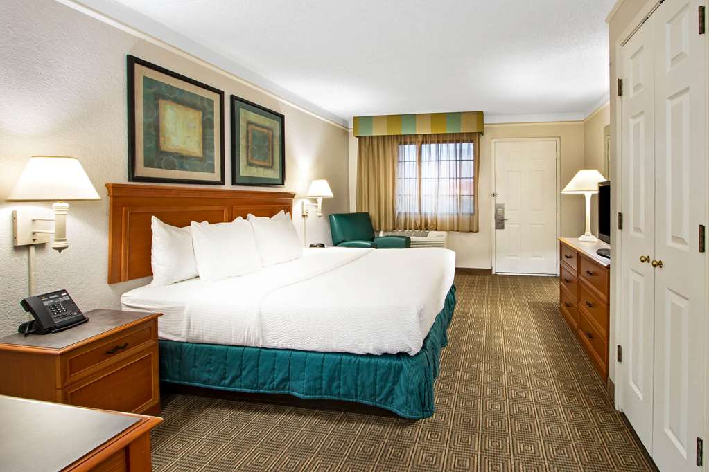 La Quinta Inn by Wyndham Albuquerque Airport - photo 16