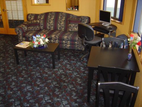 Wakota Inn and Suites - photo 4