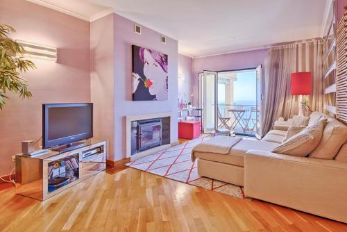 Sea Front Family Apartment — 4-Star Luxury Hotel in Parede, Portugal