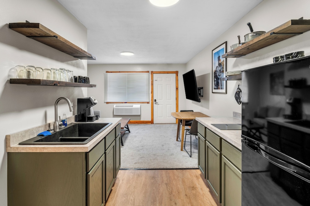 EverSpring Inn & Suites - photo 15