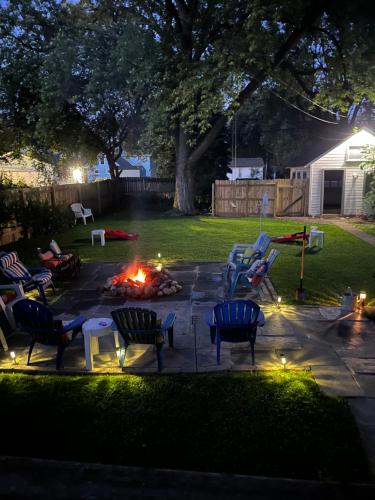 515escape Near Downtown Private Backyard Firepit Bbq Fun — Lake Geneva