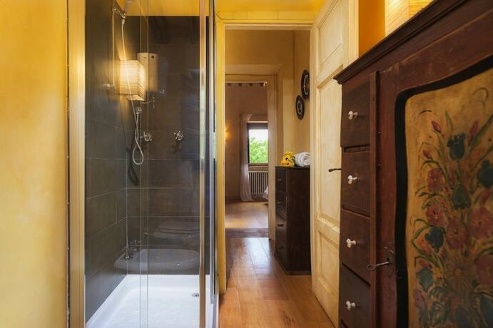 Podere Santa Croce 10 Emma Villas — 4-Star Luxury Hotel in Radicondoli, Italy
