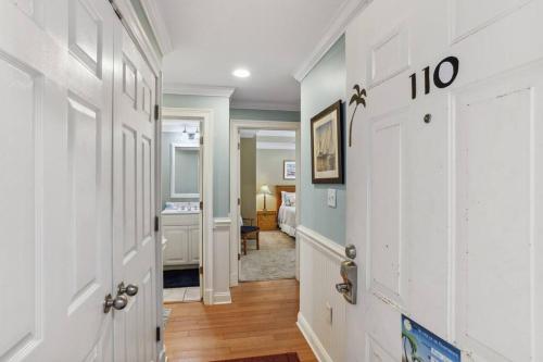 Unique 3BR 1 of 5 Condos w Huge Poolside Patio Steps to Beach & Pier Gated — 4-Star Luxury Hotel in Tybee Island, United States