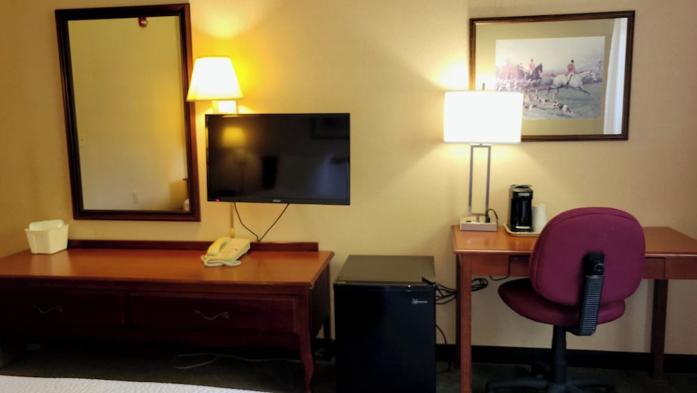 Magnuson Hotel West Liberty - photo 13