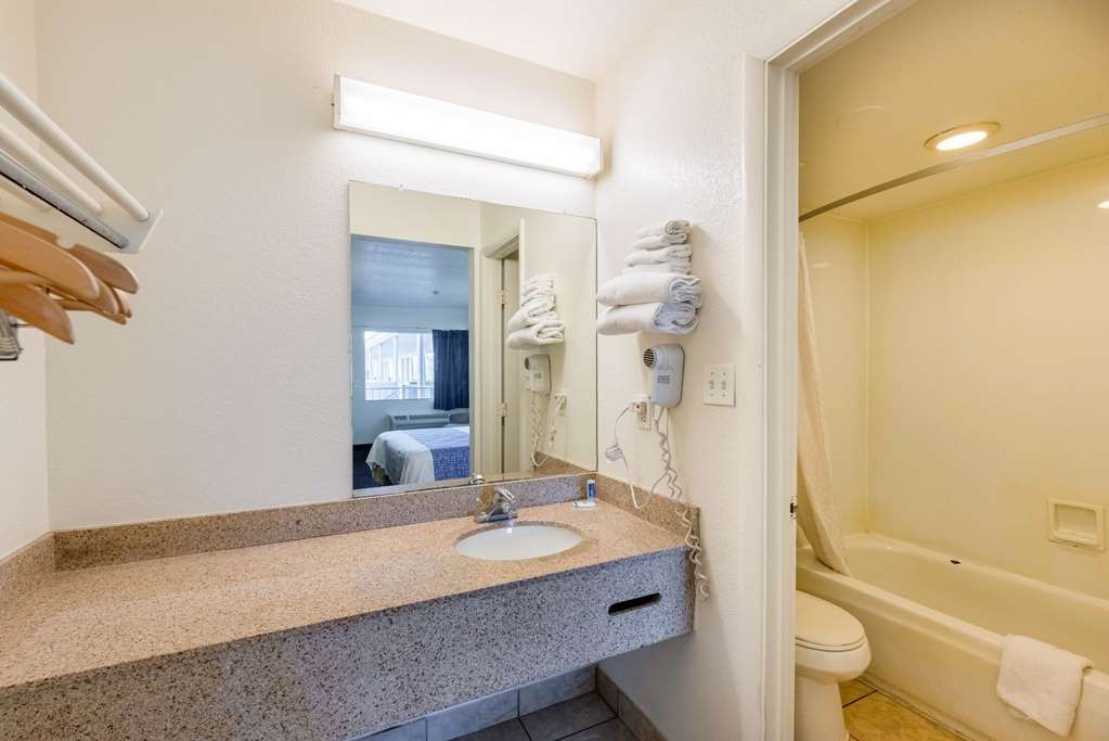 Rodeway Inn Phoenix North I 17 - photo 15