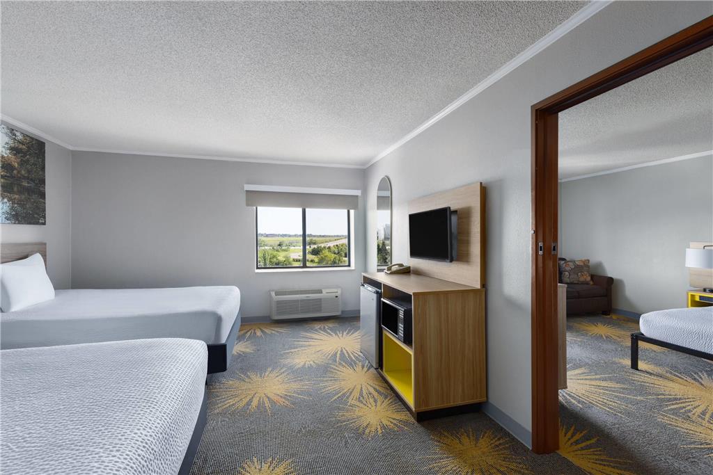 Days Inn & Suites by Wyndham Kansas City South - photo 29