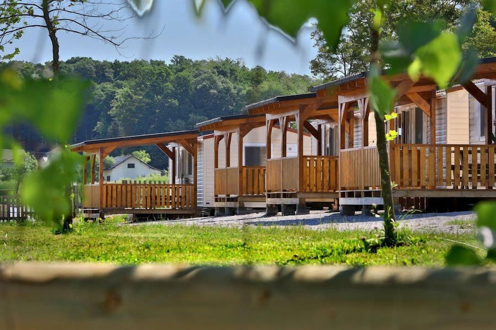 Kamp Slapic Mobile Homes — 4-Star Luxury Hotel in Duga Resa, Croatia