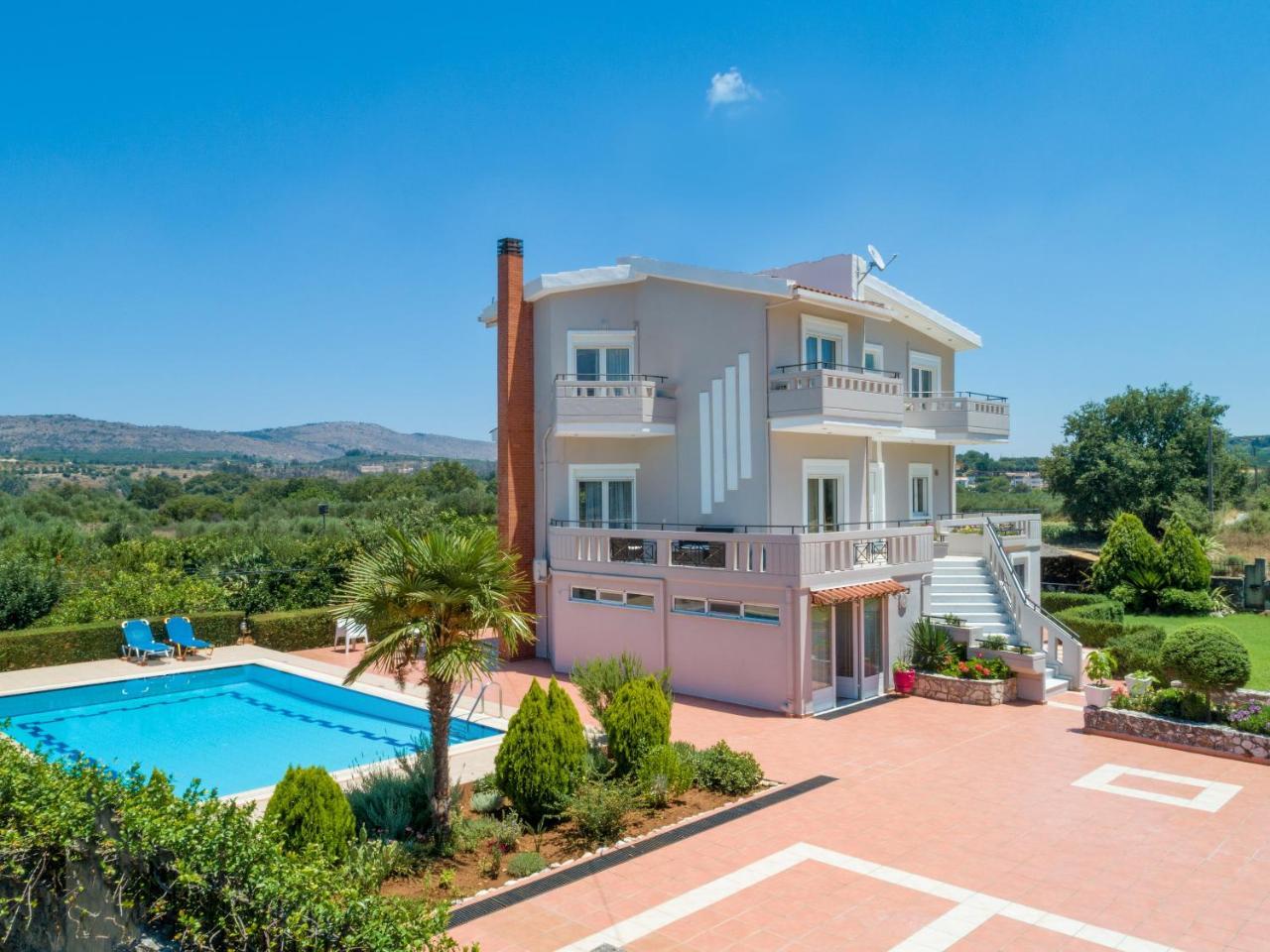 Villa Marianna — 4-Star Luxury Hotel in Vryses, Greece