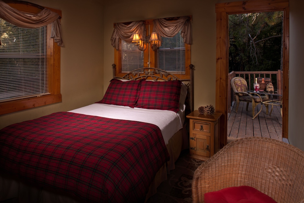 Idyllwild Bunkhouse - photo 18