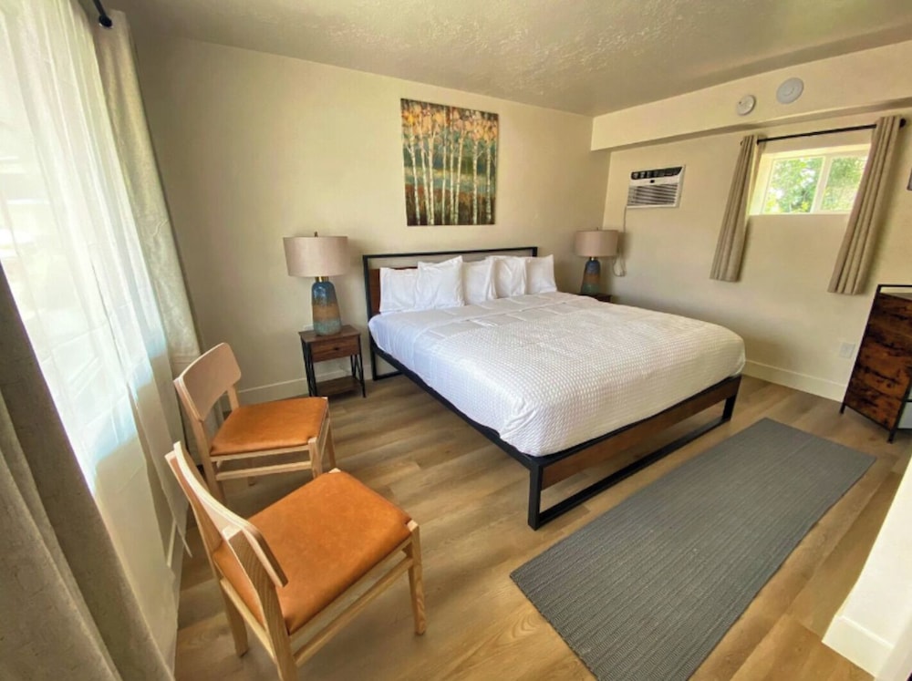 89 & Nine Motel - photo 11