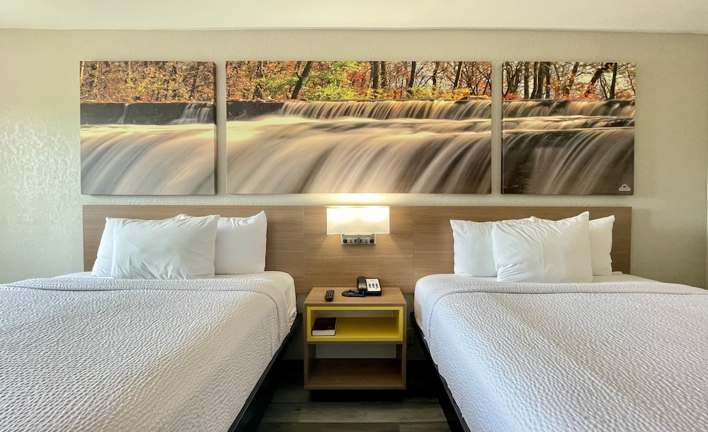 Days Inn by Wyndham Columbus IN - photo 4