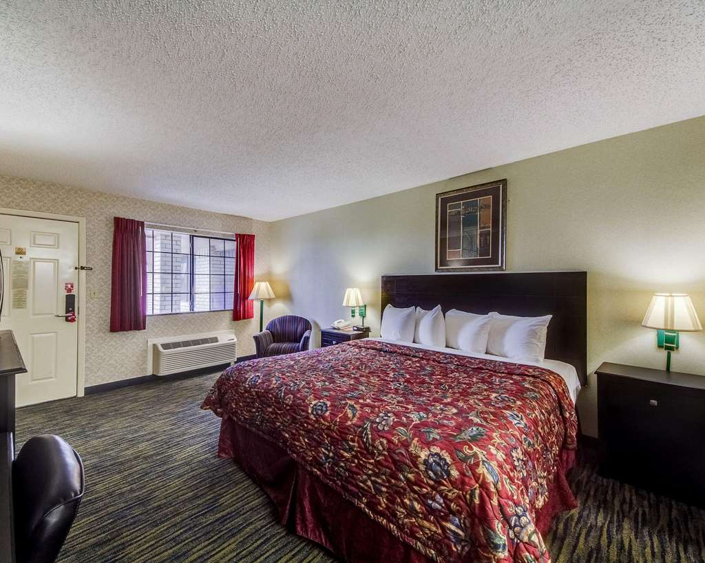 Econo Lodge Falfurrias Hwy 281 - photo 13