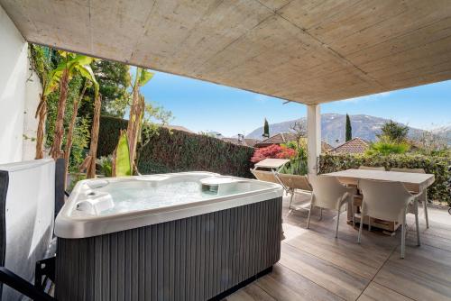 Villa Alvarium Eins — 4-Star Luxury Hotel in Scena, Italy