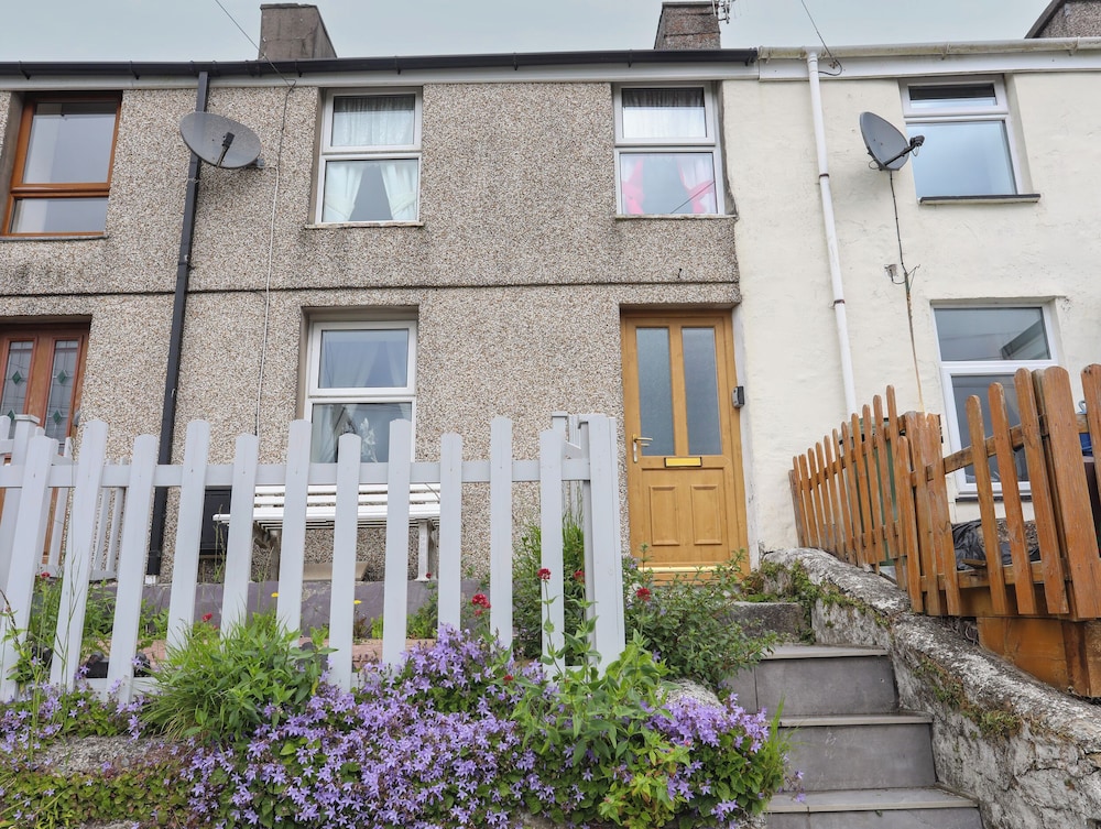 42 Hyfrydle Road — 4-Star Luxury Hotel in Caernarfon, United Kingdom
