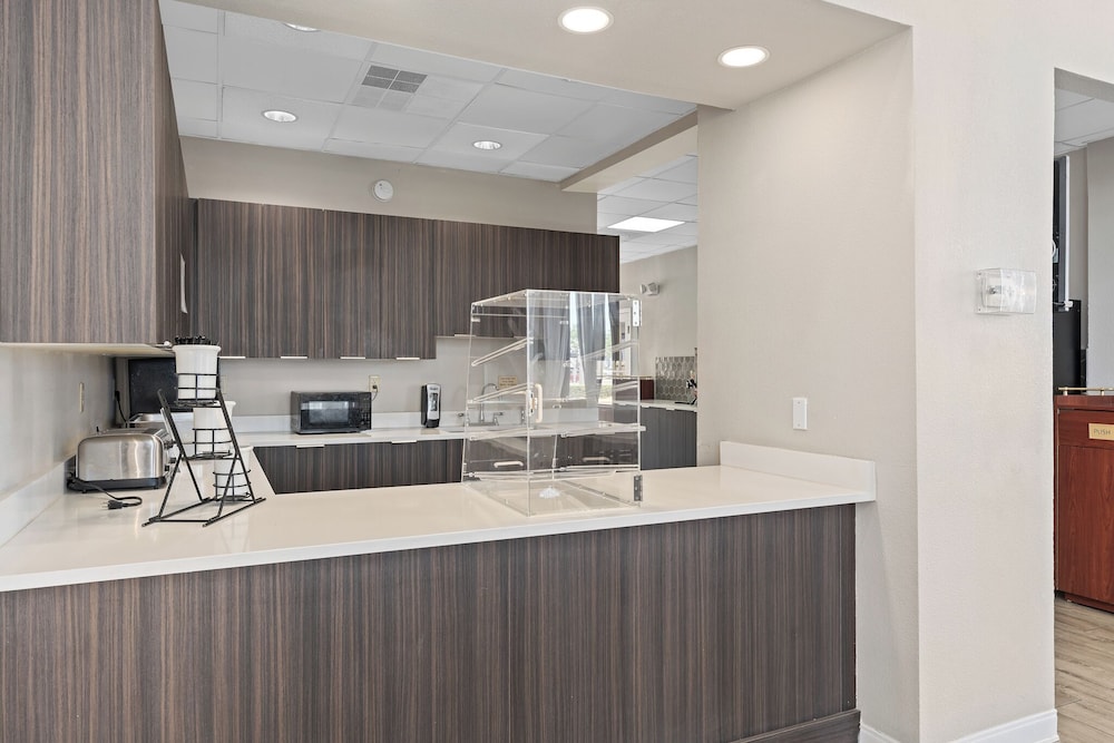 Baymont by Wyndham Orlando East - photo 42