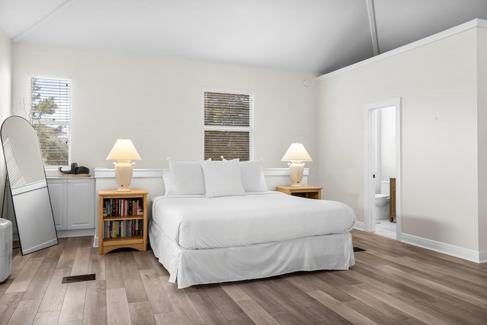 Destin Beach House Southern Comfort — 4-Star Luxury Hotel in Miramar Beach, United States