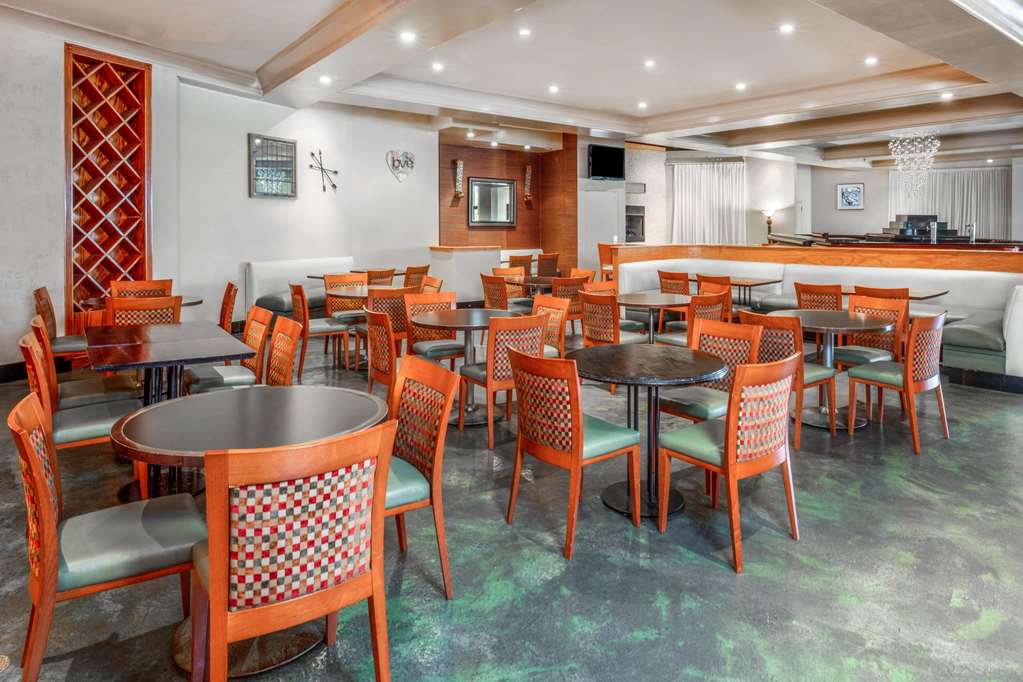 La Quinta Inn & Suites by Wyndham Secaucus Meadowlands - photo 21
