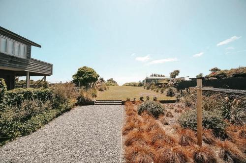 Prime Beachfront Sunsets Space & Serenity — 4-Star Luxury Hotel in Hokitika, New Zealand