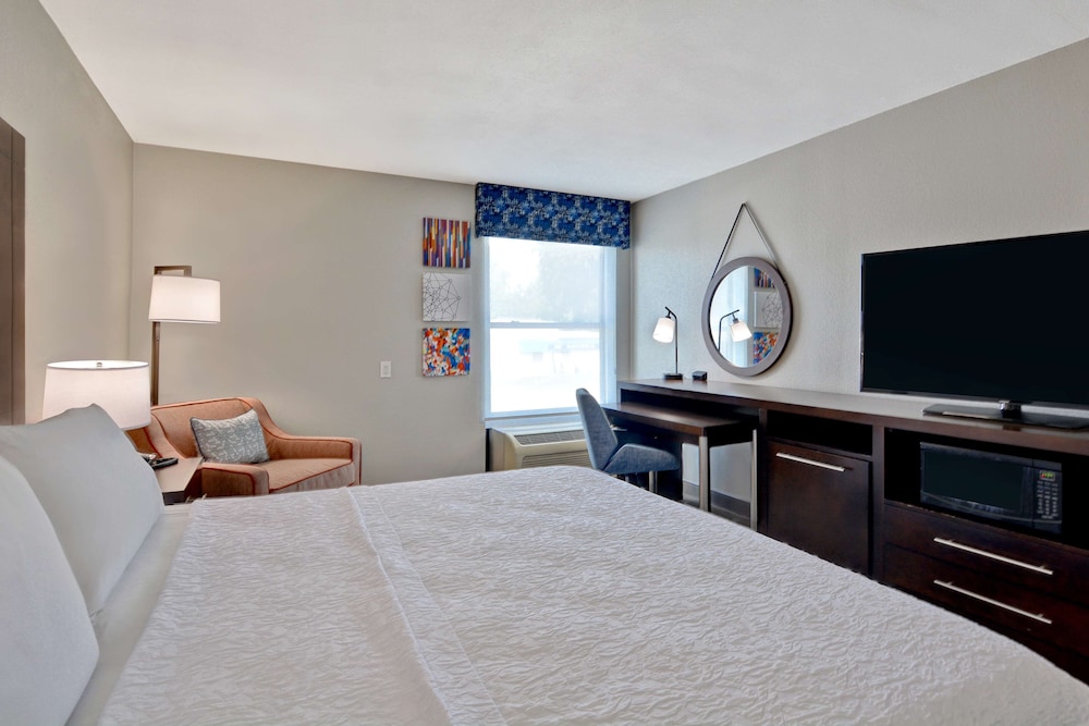 Hampton Inn Greenwood - photo 17