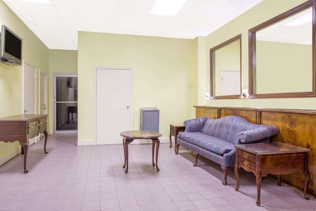 Days Inn by Wyndham Milledgeville - photo 3