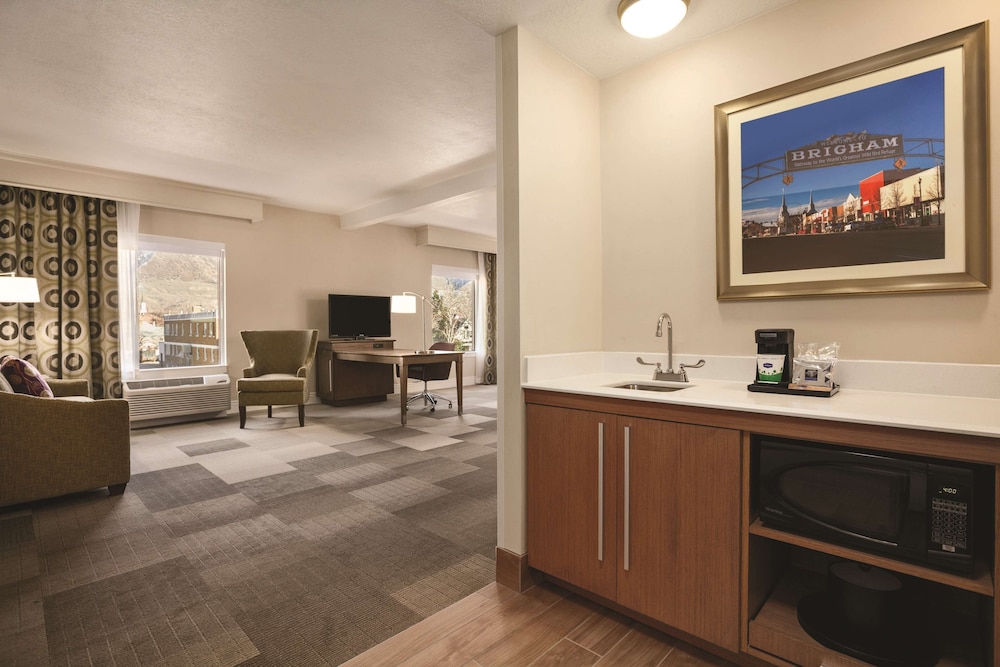 Hampton Inn Brigham City - photo 13