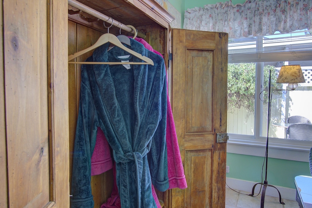Secret Garden Inn and Cottages - photo 29