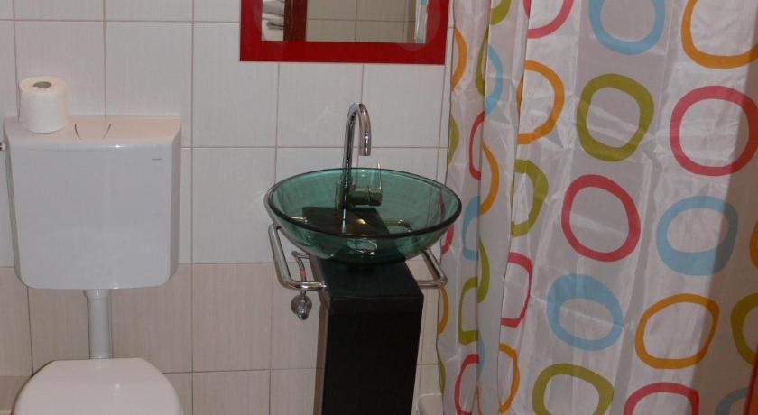 Híd Hotel - carbon neutral hotel in Zuglo