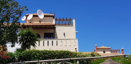 Costa Esuri 3 Bedroom House Pool Access Private Parking Garden BBQ — 4-Star Luxury Hotel in Ayamonte, Spain