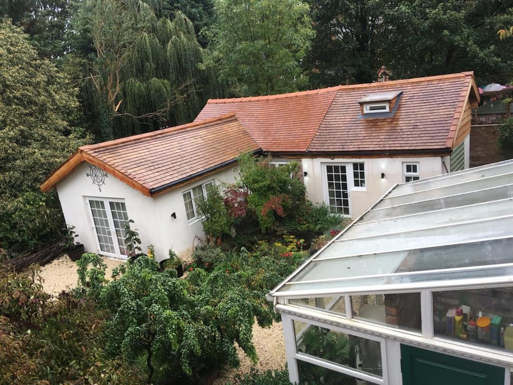 House Sleeps 2 pet friendly & free parking — 4-Star Luxury Hotel in Kingston Upon Hull, United Kingdom