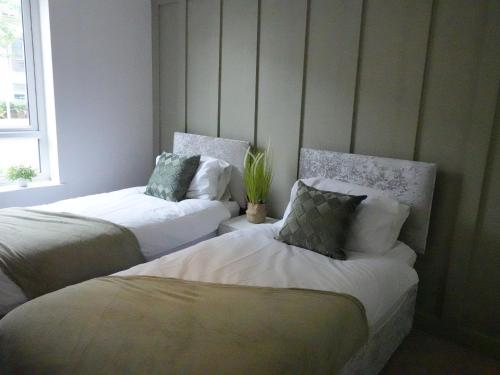SereneAura Hideaway Balcony 1 Free Parking & Sleeps 4